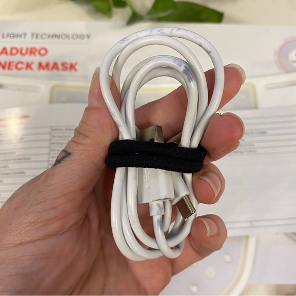Aduro Red Light Neck and Décolleté Mask Infrared Neck Mask Red Light Therapy - Picture 13 of 14